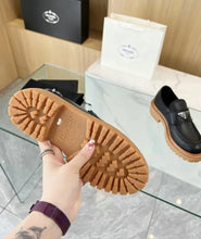 Load image into Gallery viewer, Leather Loafers