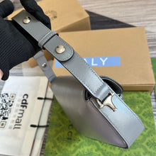 Load image into Gallery viewer, Horsebit Shoulder Bag