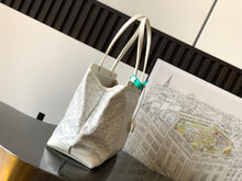 Load image into Gallery viewer, Bellechasse