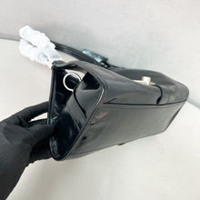 Load image into Gallery viewer, Medium Leather Tote