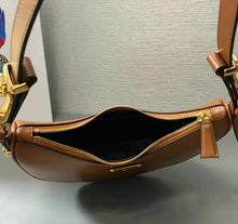 Load image into Gallery viewer, Arque Leather Shoulder Bag