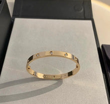 Load image into Gallery viewer, Love Bracelet