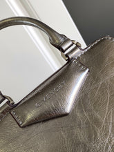 Load image into Gallery viewer, Antigona Cube