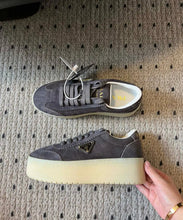 Load image into Gallery viewer, Platform Trainers