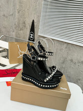 Load image into Gallery viewer, Stud Wedges