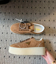 Load image into Gallery viewer, Platform Trainers