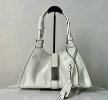 Load image into Gallery viewer, Medium Leather Tote