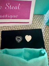 Load image into Gallery viewer, Heart Earrings