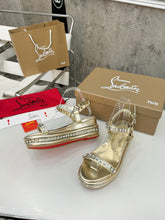 Load image into Gallery viewer, Stud Wedges