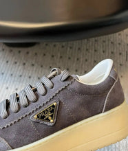 Load image into Gallery viewer, Platform Trainers