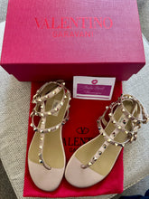 Load image into Gallery viewer, Rockstud Thong Sandals