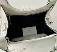 Load image into Gallery viewer, Medium Leather Tote