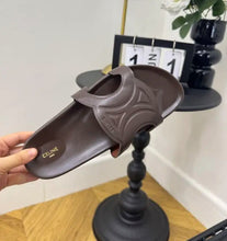 Load image into Gallery viewer, Triomphe Sandals