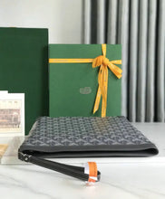 Load image into Gallery viewer, Conti Pouch