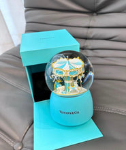 Load image into Gallery viewer, Snow Globe