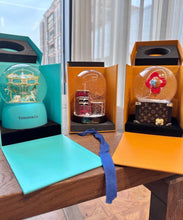 Load image into Gallery viewer, Snow Globe