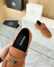 Load image into Gallery viewer, Leather Loafers