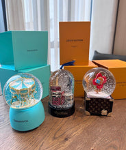 Load image into Gallery viewer, Snow Globe