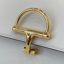 Load image into Gallery viewer, Half Horsebit Top Handle