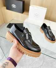 Load image into Gallery viewer, Leather Loafers