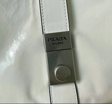 Load image into Gallery viewer, Medium Leather Tote