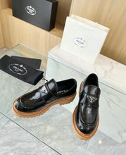 Load image into Gallery viewer, Leather Loafers