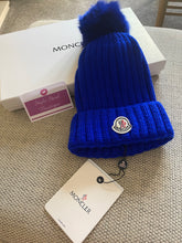 Load image into Gallery viewer, Fur Pom Hat