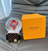 Load image into Gallery viewer, Snow Globe