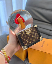 Load image into Gallery viewer, Snow Globe