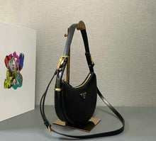 Load image into Gallery viewer, Arque Leather Shoulder Bag