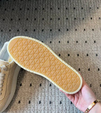 Load image into Gallery viewer, Platform Trainers