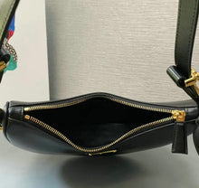 Load image into Gallery viewer, Arque Leather Shoulder Bag