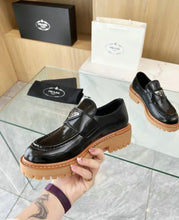 Load image into Gallery viewer, Leather Loafers