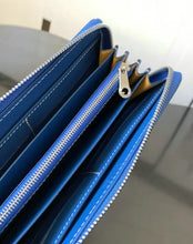 Load image into Gallery viewer, Zippy Wallet