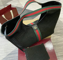 Load image into Gallery viewer, Giglio