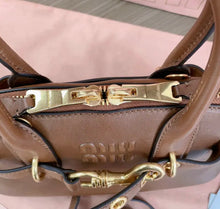 Load image into Gallery viewer, Aventure Mini Bag