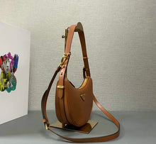 Load image into Gallery viewer, Arque Leather Shoulder Bag