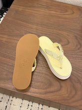Load image into Gallery viewer, CC Sandals