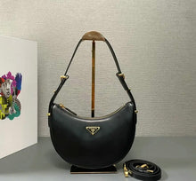 Load image into Gallery viewer, Arque Leather Shoulder Bag