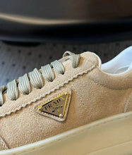 Load image into Gallery viewer, Platform Trainers