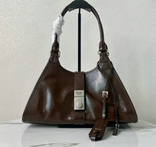 Load image into Gallery viewer, Medium Leather Tote