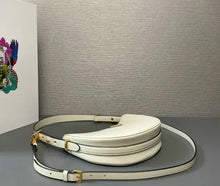 Load image into Gallery viewer, Arque Leather Shoulder Bag