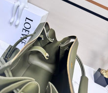 Load image into Gallery viewer, Madrid Large