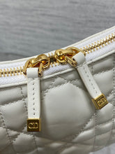 Load image into Gallery viewer, Miss Caro