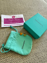 Load image into Gallery viewer, Heart Earrings