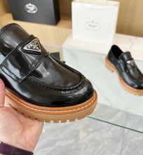 Load image into Gallery viewer, Leather Loafers