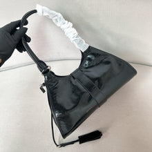 Load image into Gallery viewer, Medium Leather Tote