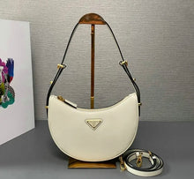 Load image into Gallery viewer, Arque Leather Shoulder Bag