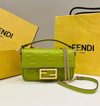 Load image into Gallery viewer, Baguette Mini