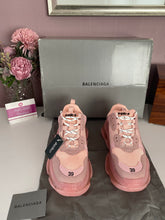 Load image into Gallery viewer, Triple S Clear Sole Colours